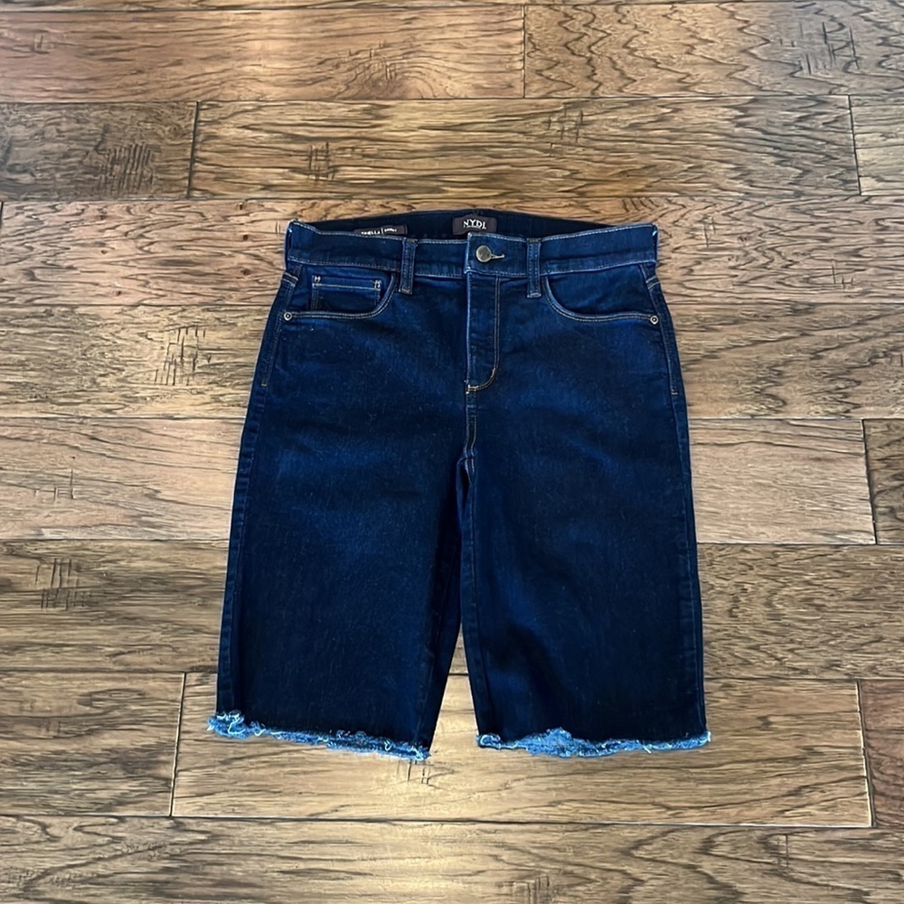 NYDJ Briella Short Size 6-SOLD - Picture 1 of 16